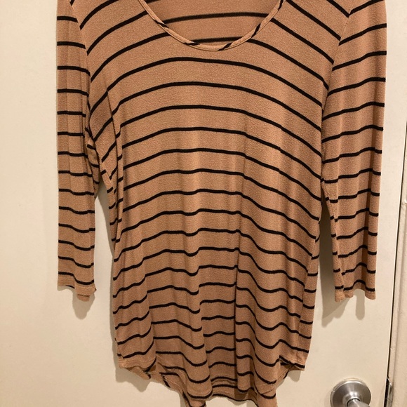 Nation Super cute and comfy top - Picture 2 of 5